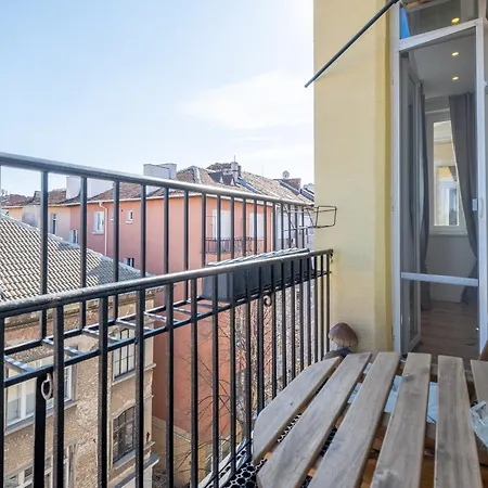 Bright – 2 Bedroom
